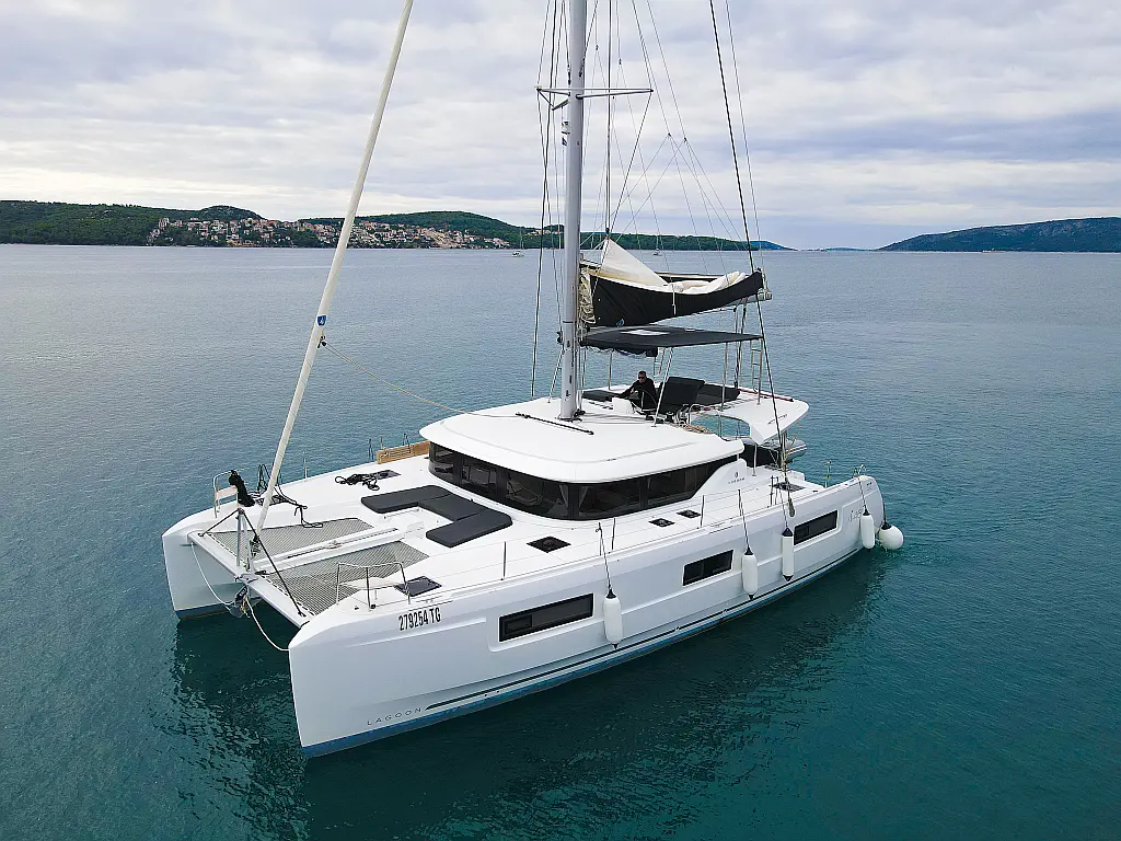 Lagoon 46 Fly - 