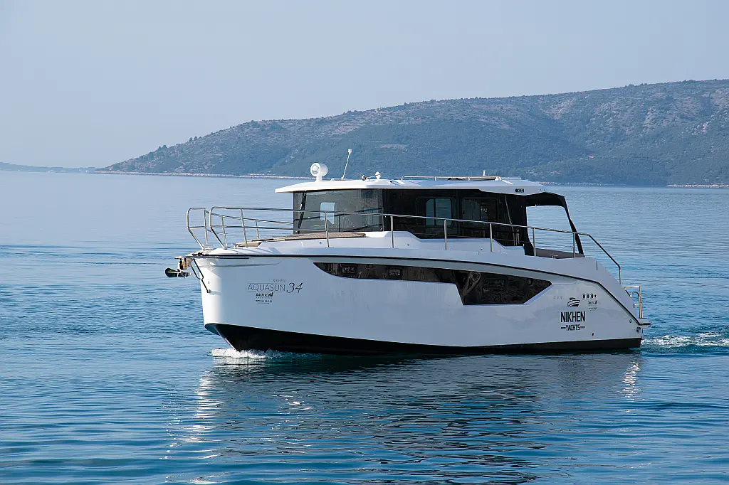 Nikhen Aquasun 34 Sedan - 