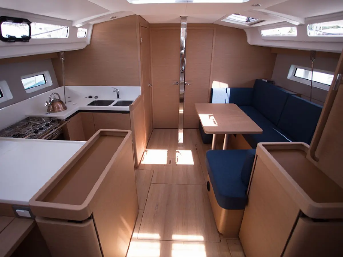 Sun Odyssey 440 - Springbank  - [Internal image]