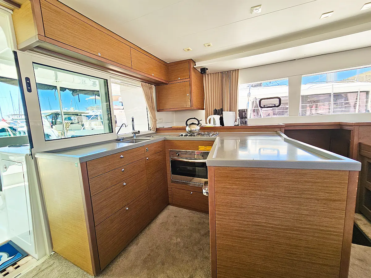 Lagoon 450 Fly - kitchen