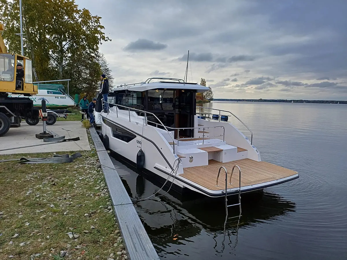 Nikhen Aquasun 34 Sedan LP - ŠOLTA  - Unutrašnja slika