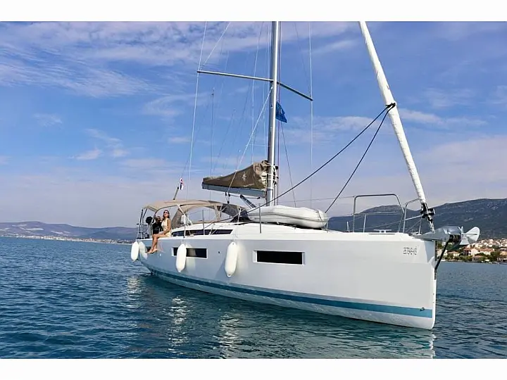 Sun Odyssey 440 - HABIBI  - External image