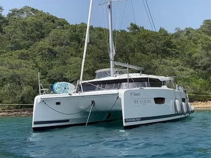 Fountaine Pajot Astréa 42