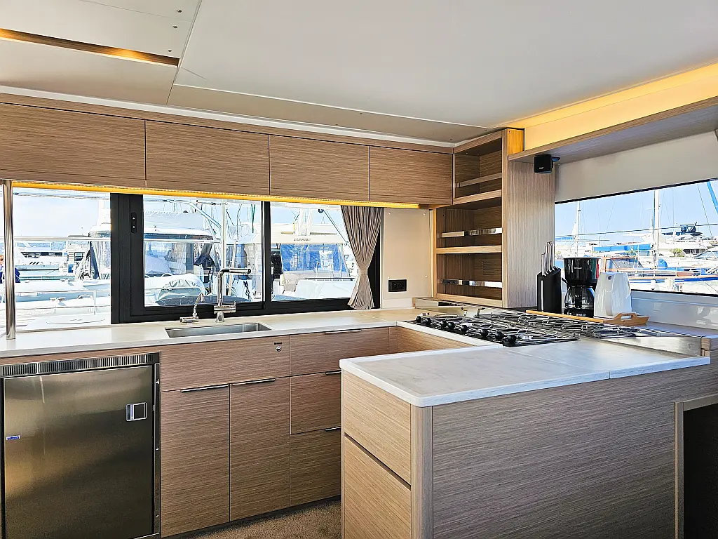 Lagoon 46 Fly - kitchen2