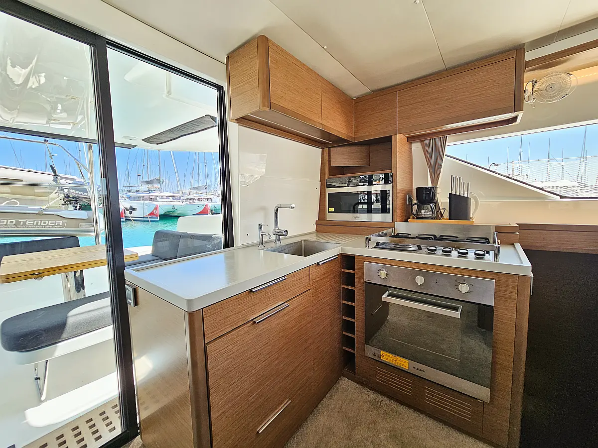 Lagoon 50 Fly - kitchen