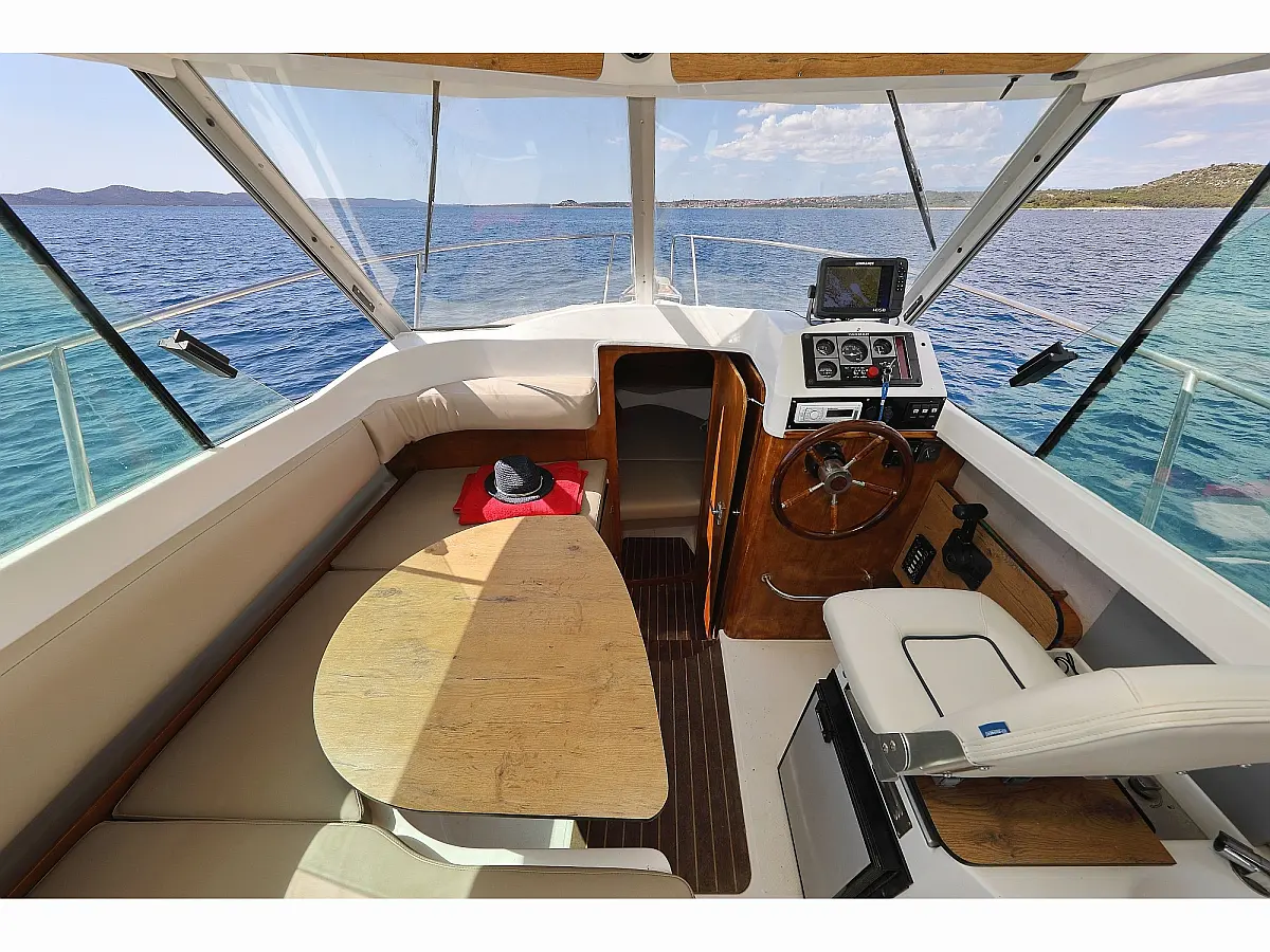Ocqueteau Timonier 715 Custom Refit -   - Internal image