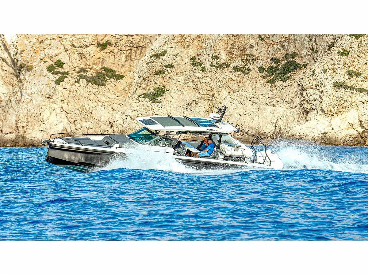 Axopar 37 Sun Top (2 cabins)