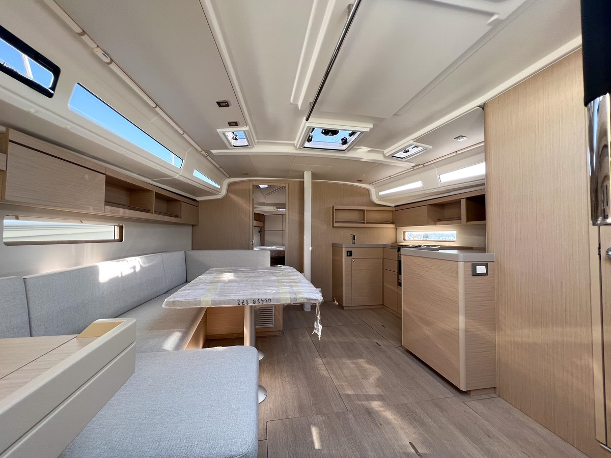 Oceanis 40.1  - Pure Chaos  - Internal image